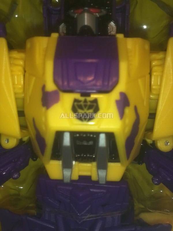 Transformers Fall Of Cybertron G2 Bruticus Out Of The Box Images  (39 of 43)